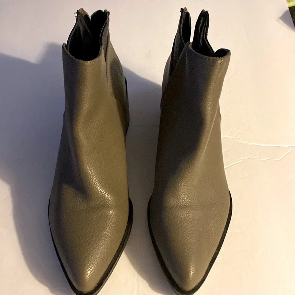 Simply Vera Boots, Ankle Boots, Neutral, Booties, Two tone, Heel Zips, Sz 8